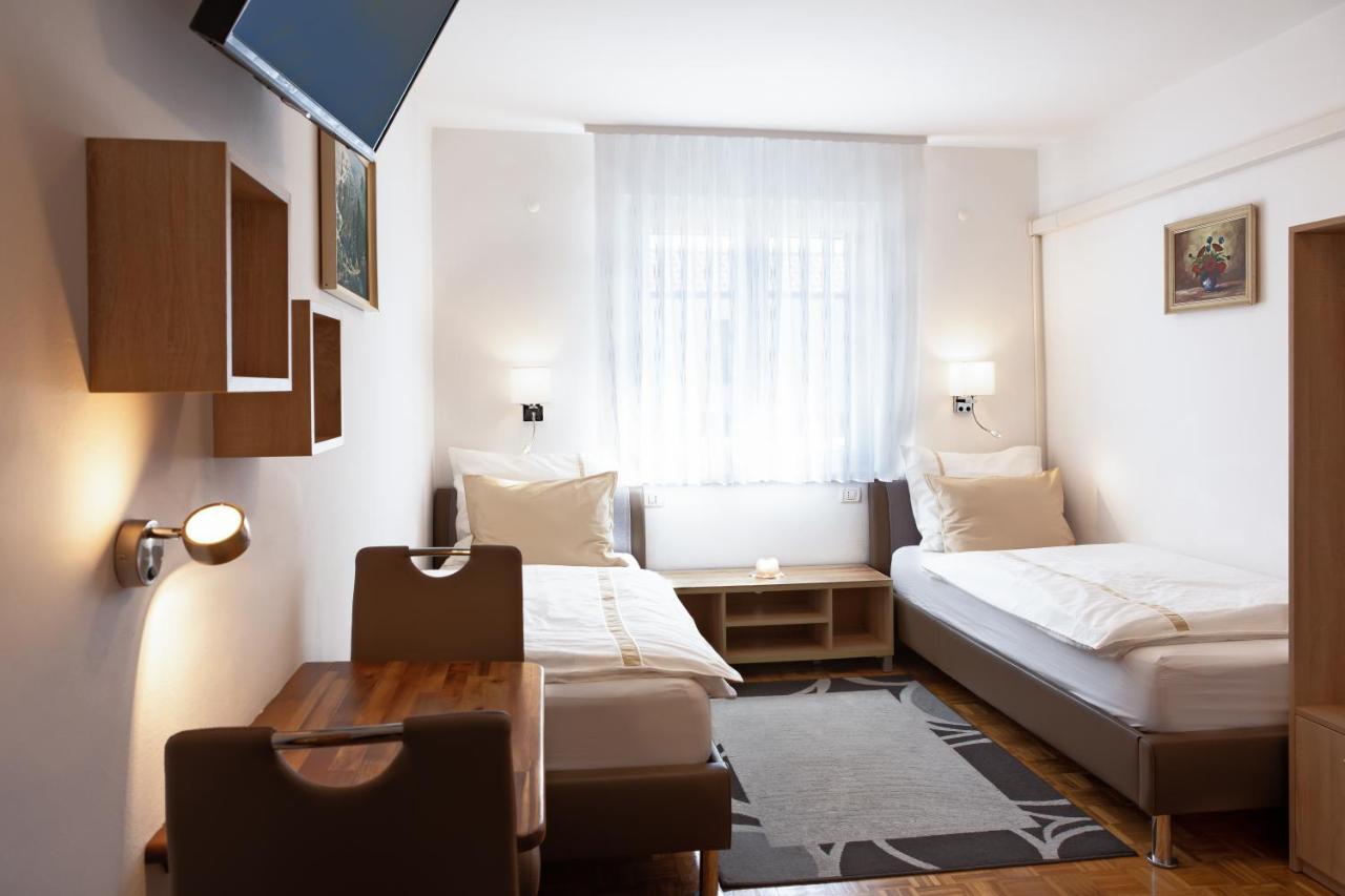 Rooms Gril Postojna Buitenkant foto