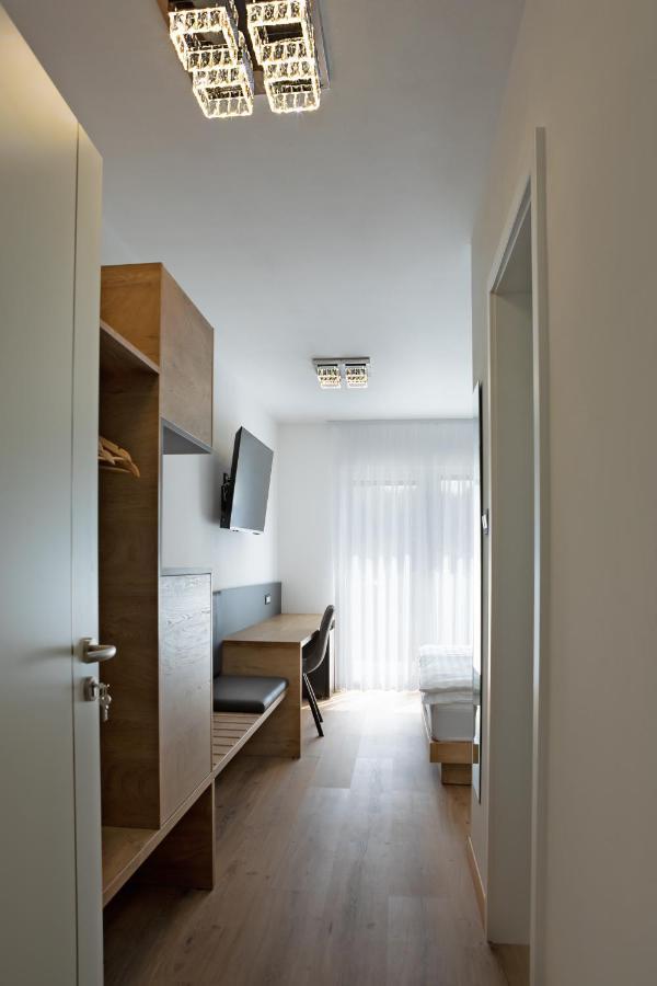 Rooms Gril Postojna Buitenkant foto